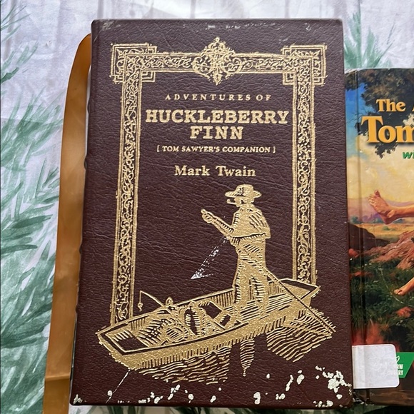 Mark Twain Book Set: Huckleberry Finn & Tom Sawyer - Picture 3 of 15